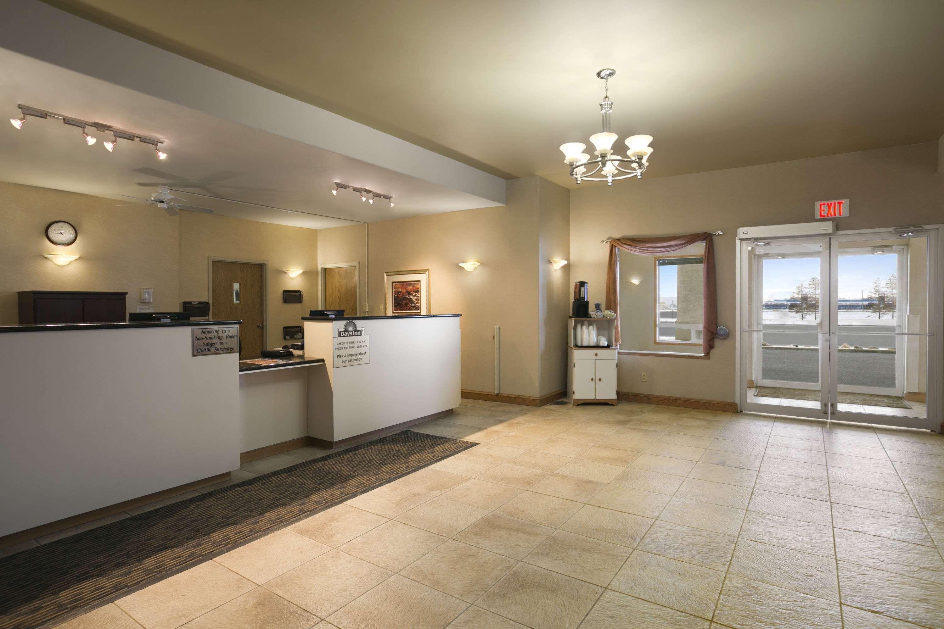 Days Inn By Wyndham Moose Jaw Exterior photo