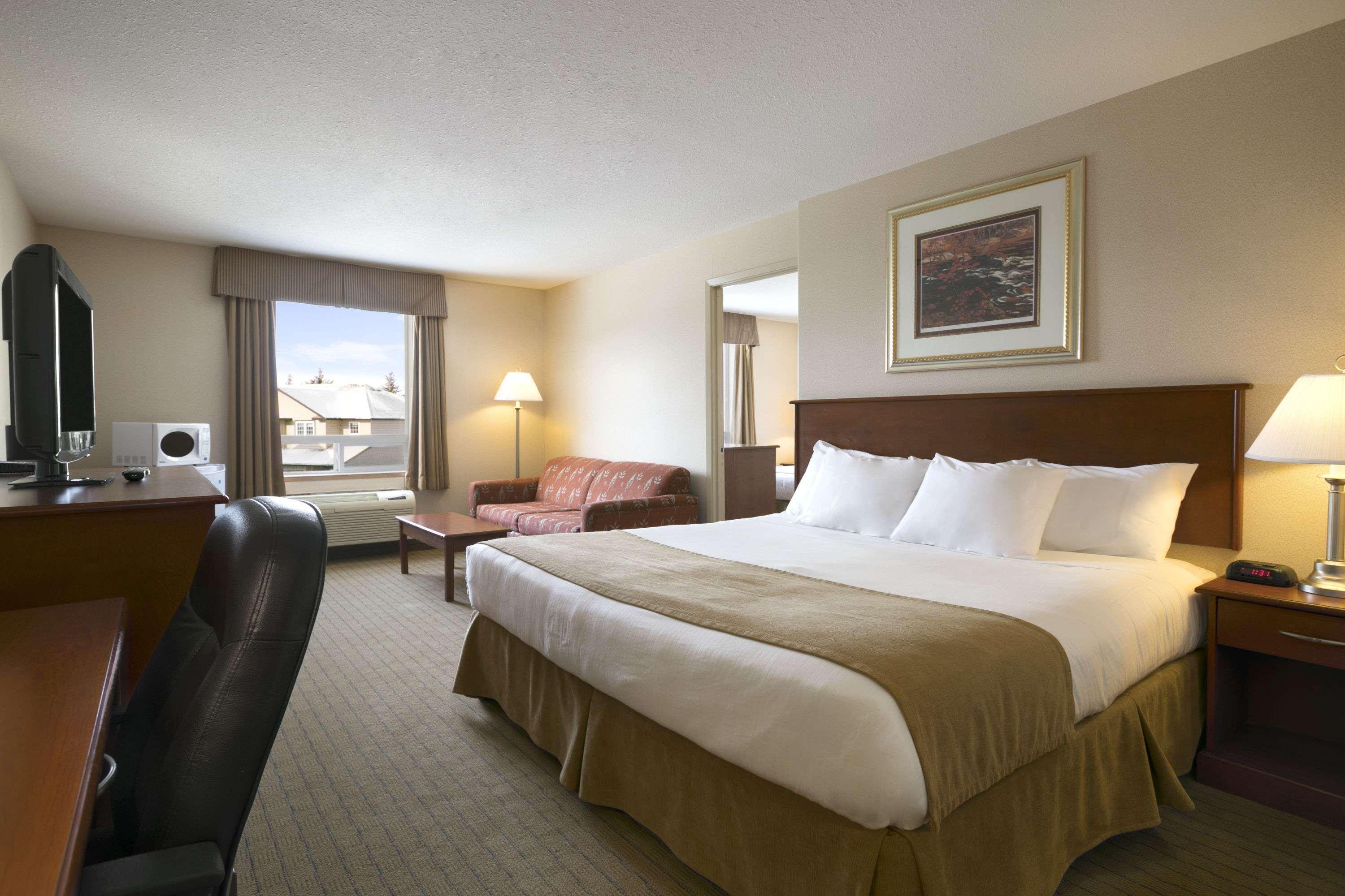 Days Inn By Wyndham Moose Jaw Exterior photo